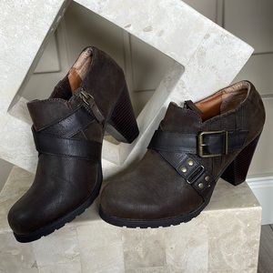 Very Cherry bootie shoes heels brown side zip 3 1/2 inch heel Size 8 1/2